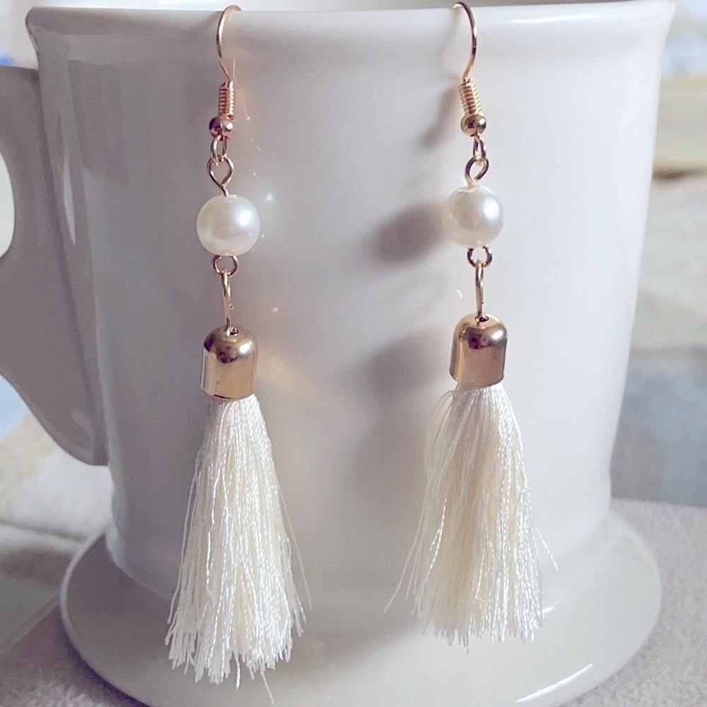 Pearl earrings with white tassel